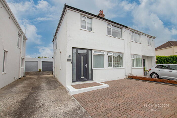 3 Bedroom Semi-Detached House For Sale In Lynwood Avenue, Plympton, PL7