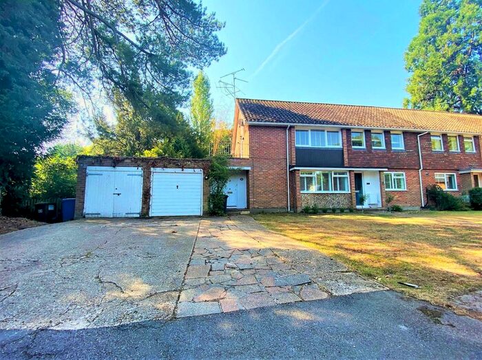 2 Bedroom Maisonette To Rent In Islet Park, Maidenhead, SL6