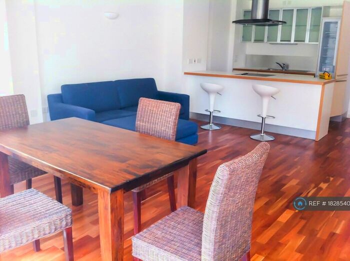 2 Bedroom Flat To Rent In Gainsborough Studios South, London, N1