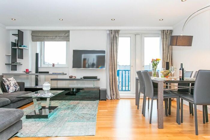 2 Bedroom Flat To Rent In Hayes Place, London, NW1