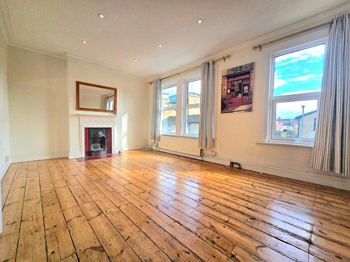 3 Bedroom Maisonette To Rent In Standen Road, London, SW18