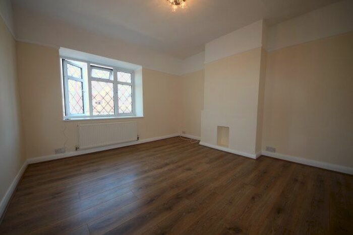 2 Bedroom Flat To Rent In Richmond Road, Kingston Upon Thames, KT2