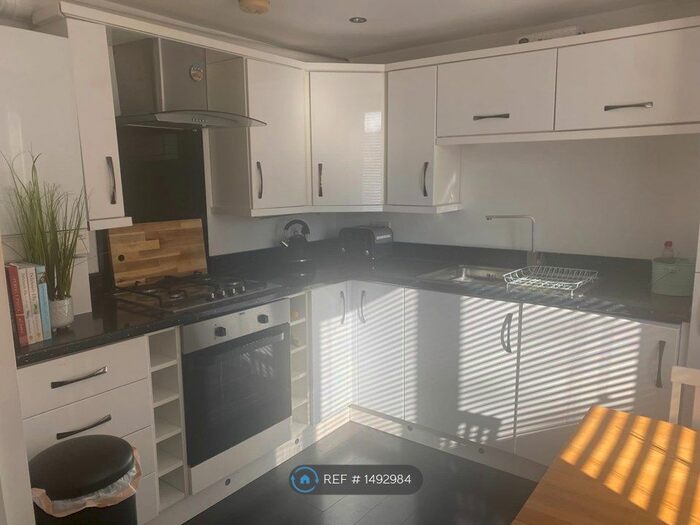 2 Bedroom Flat To Rent In Musters Road, West Bridgford, Nottingham, NG2