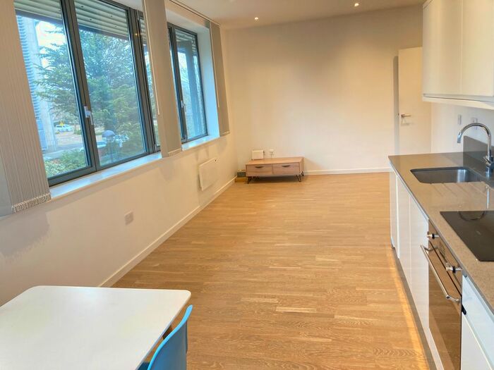 1 Bedroom Flat To Rent In Very Near The Gsk Building Canal Side, Brentford, TW8