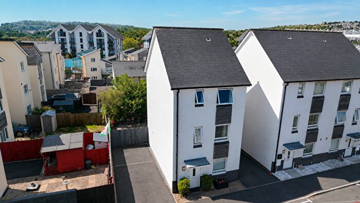 4 Bedroom Town House For Sale In Tonnant Road, Pentrechwyth, Swansea, SA1