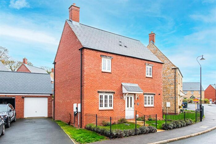 3 Bedroom Detached House For Sale In Pianoforte Road, Roade, Northampton, NN7