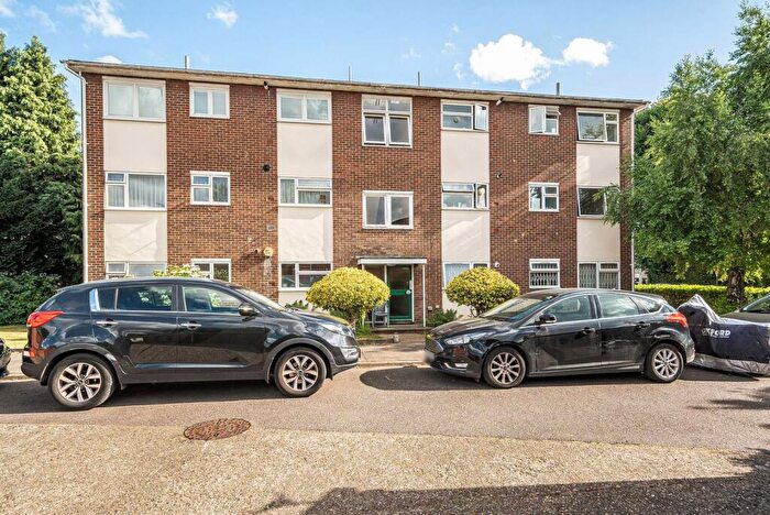 2 Bedroom Flat To Rent In Temple Close, Finchley, London, N3