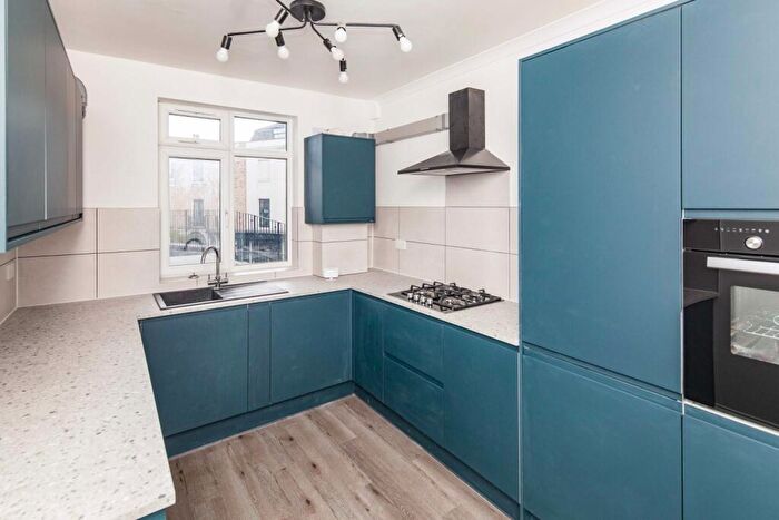 3 Bedroom Flat To Rent In Grove Lane London, SE5