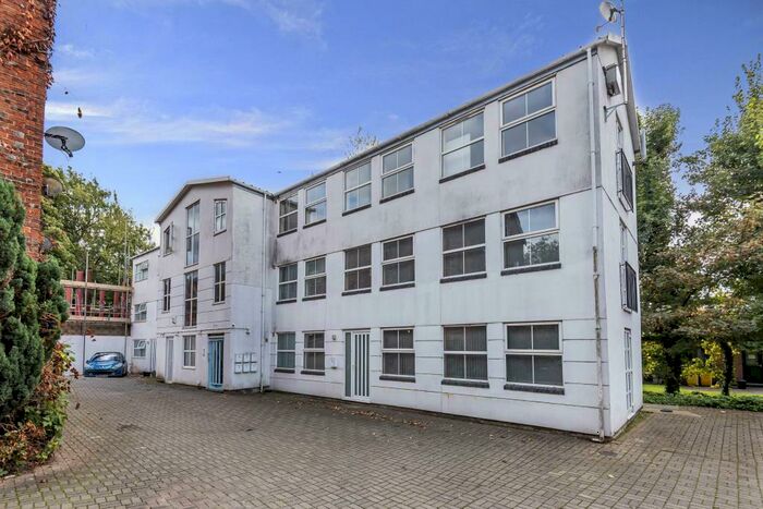 1 Bedroom Apartment To Rent In High Wycombe, Buckinghamshire, HP11
