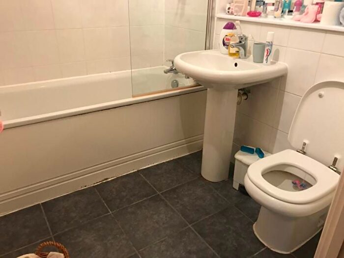 1 Bedroom Flat For Sale In Centenary Plaza, Holliday Street, Birmigham, B1