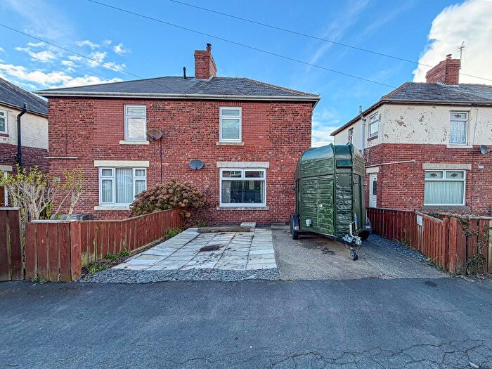 3 Bedroom Semi Detached House For Sale In Cedar Crescent, Burnopfield, Newcastle Upon Tyne, NE16