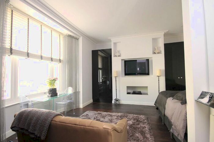 Studio To Rent In Fulham Road, London, SW6