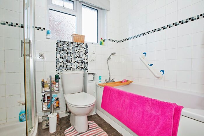 2 Bedroom Semi-Detached Bungalow For Sale In Thomson Drive, Crewkerne, TA18