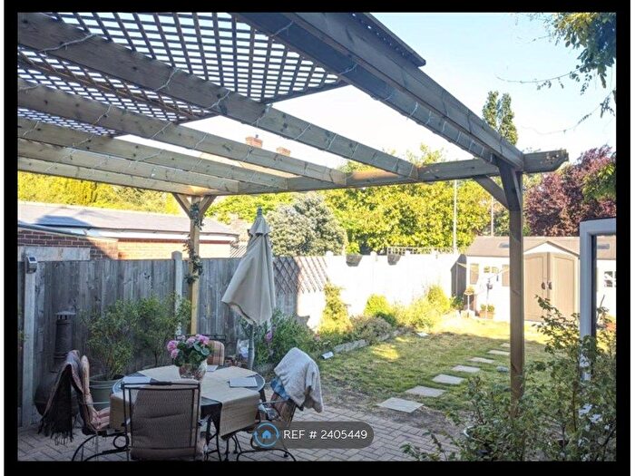 2 Bedroom Flat To Rent In Finchingfield Avenue, Woodford Green, IG8