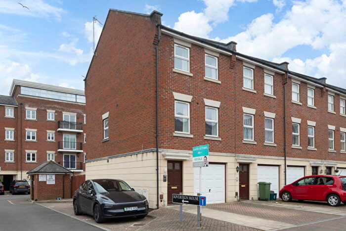 3 Bedroom End Of Terrace House For Sale In Brookbank Close, Cheltenham, GL50