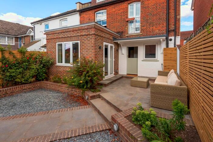 2 Bedroom Flat To Rent In Park Road, Guildford, GU1