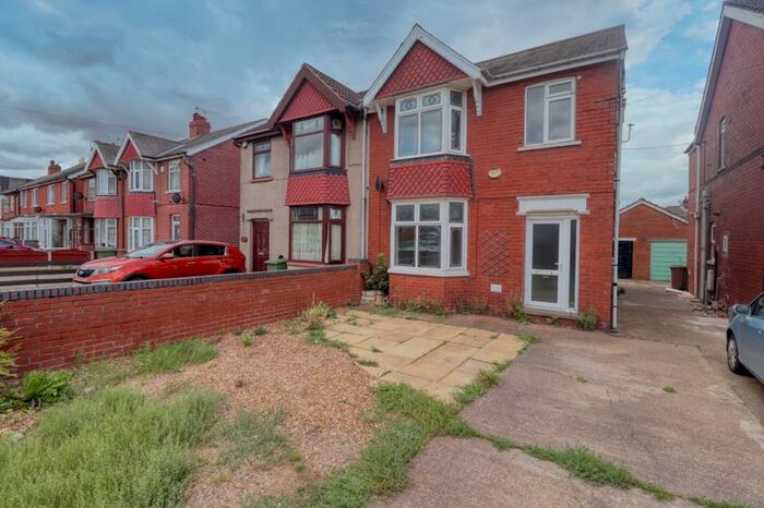 3 Bedroom Semi-Detached House To Rent In Highfield Avenue, Scunthorpe, DN15