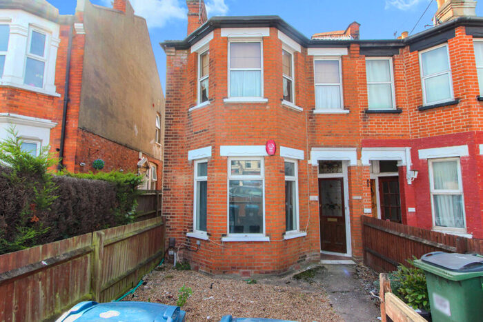 2 Bedroom Flat To Rent In Pinner Road, HA1