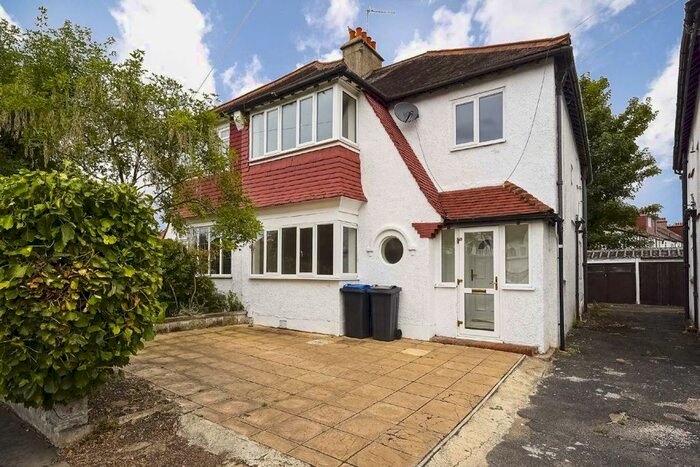 4 Bedroom Property To Rent In Green Lane, London, SW16