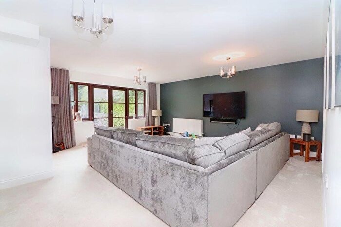 5 Bedroom Detached House To Rent In Alexandra Road, Chipperfield, Kings Langley, Hertfordshire, WD4