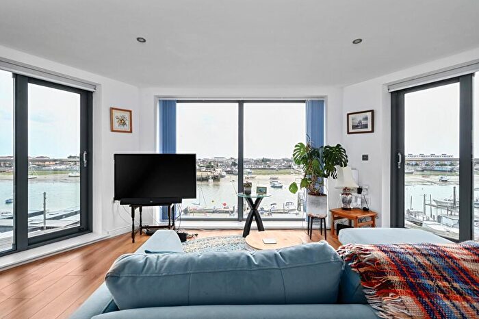 3 Bedroom Apartment To Rent In Mariner Point, Brighton Road, Shoreham, BN43