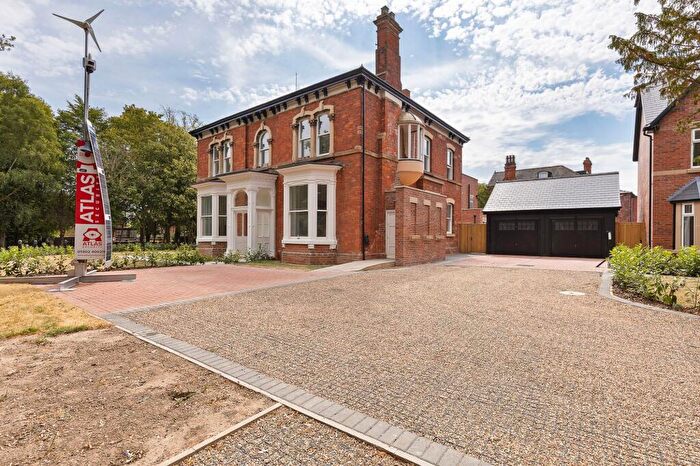 3 Bedroom Semi-Detached House For Sale In Abbey Road, Grimsby, DN32