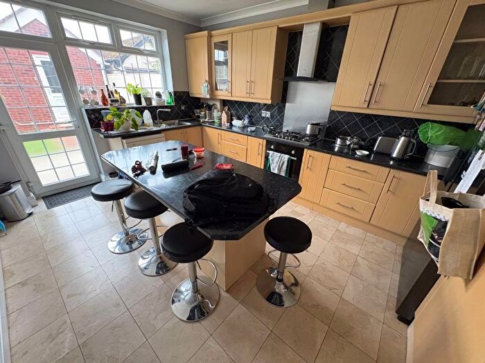 6 Bedroom Semi-Detached House To Rent In Cherry Orchard, West Drayton, UB7