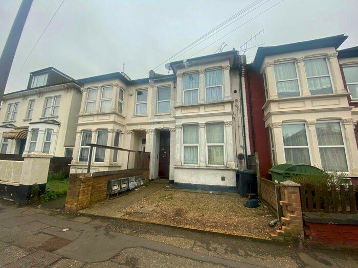 Studio To Rent In York Road-Southend - Online Enquiries Only, SS1