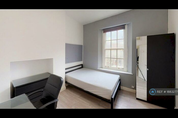 3 Bedroom Flat To Rent In Stokes Croft, Bristol, BS1