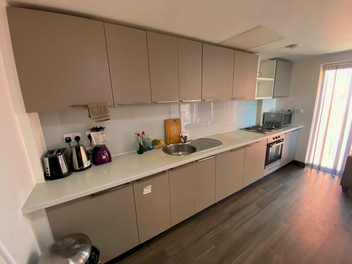 Studio To Rent In Chapel Street, Luton, LU1