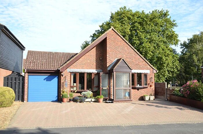 3 Bedroom Detached Bungalow For Sale In Faulkeners Way, Trimley St. Mary, IP11