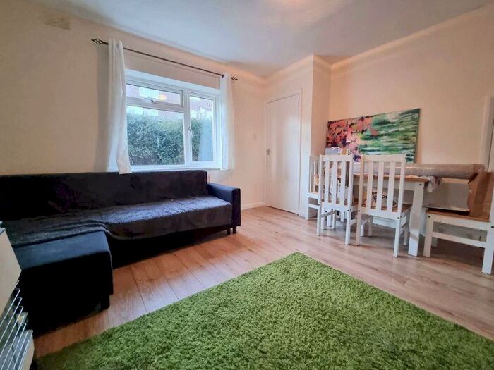 2 Bedroom Semi-Detached House To Rent In Maresfield Road, Brighton, BN2