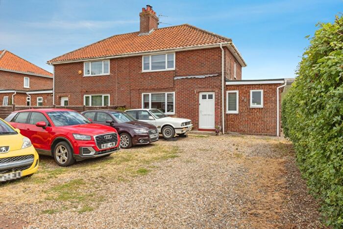 4 Bedroom Semi Detached House For Sale In Lincoln Avenue, Hingham, Norwich, Norfolk, NR9