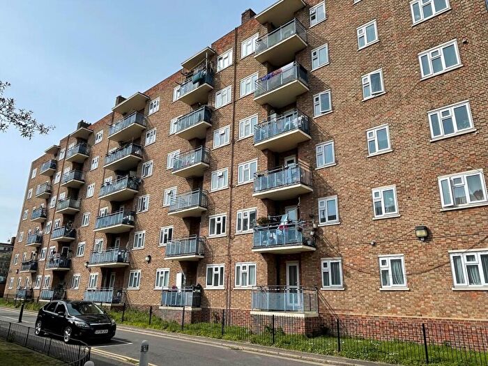 2 Bedroom Apartment To Rent In Woolridge Way, London, E9