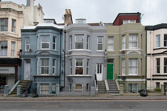 1 Bedroom Flat For Sale In Queens Road, Hastings, TN34