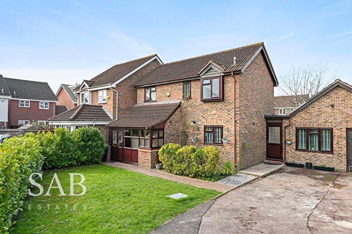 4 Bedroom Detached House For Sale In Kingsash Drive, Hayes, UB4