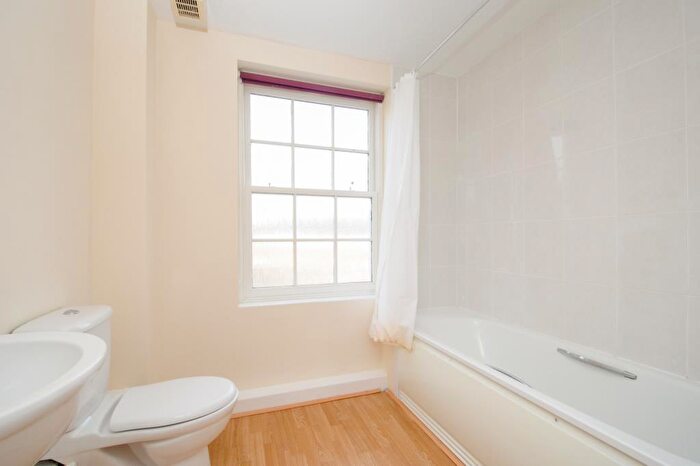 2 Bedroom Apartment To Rent In Fairford Leys, Aylesbury, HP19