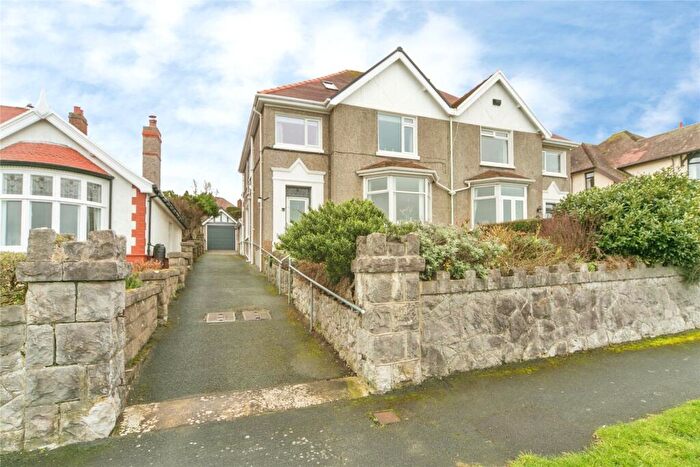 2 Bedroom Flat For Sale In Maesdu Avenue, Llandudno, Conwy, LL30