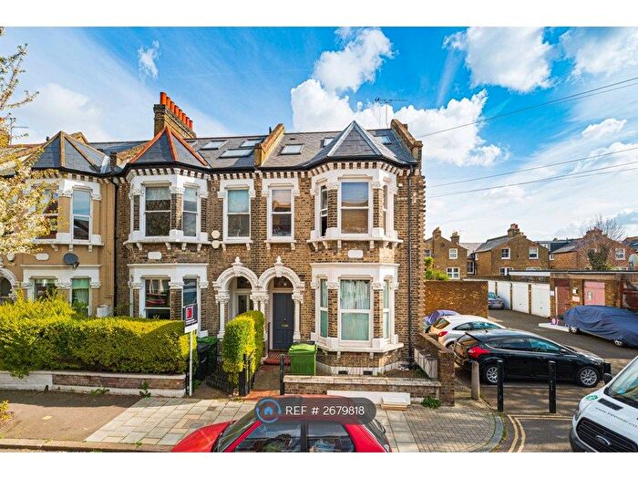 2 Bedroom Flat To Rent In Beechdale Road, London, SW2