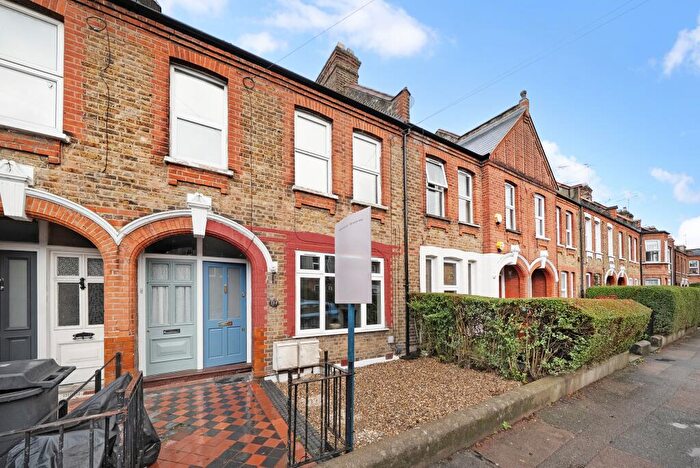 2 Bedroom Flat To Rent In Fleeming Road, Walthamstow, Waltham Forest, E17