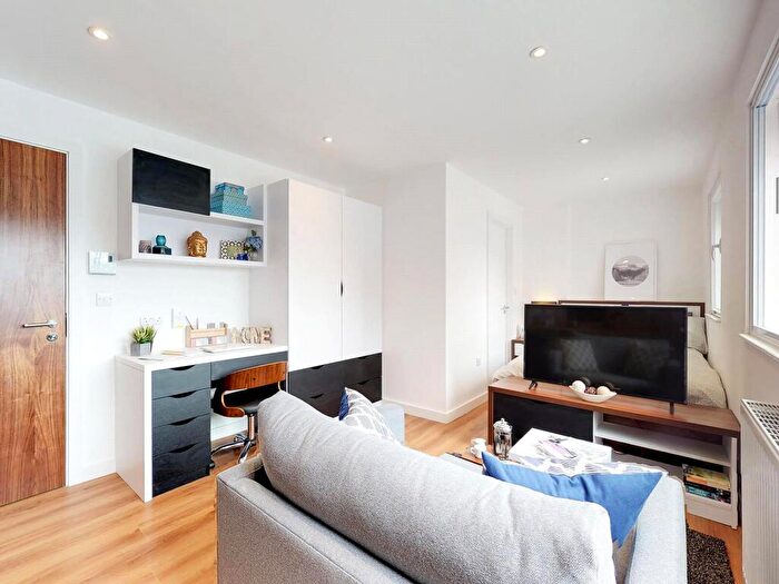 Apartment To Rent In Apt, Gravity Residence #, L2