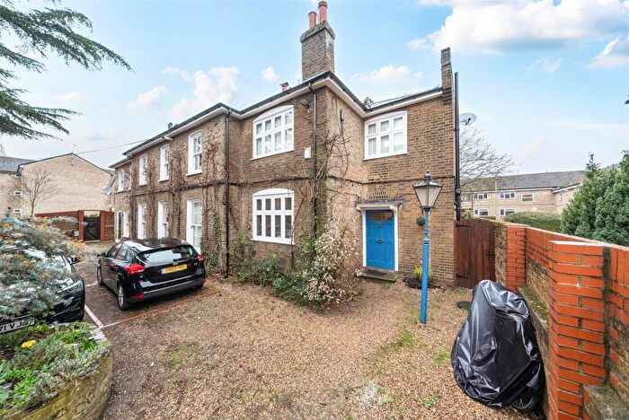 2 Bedroom Apartment For Sale In South Place, Surbiton, KT5