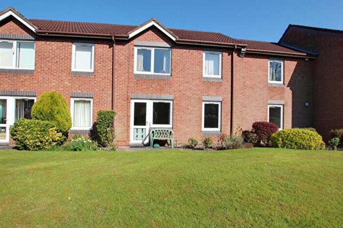 2 Bedroom Flat For Sale In Haldenby Court, West End, Swanland, HU14