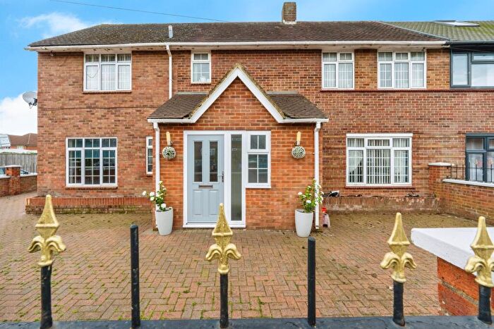 6 Bedroom Semi-Detached House For Sale In Priestleys, Luton, LU1