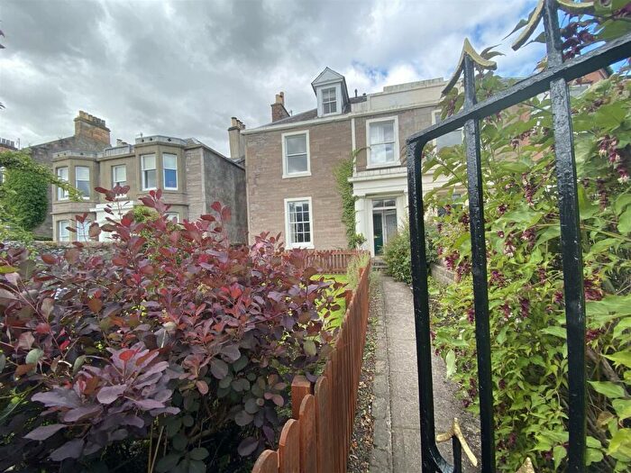 2 Bedroom Maisonette To Rent In King Street, Perth, PH2