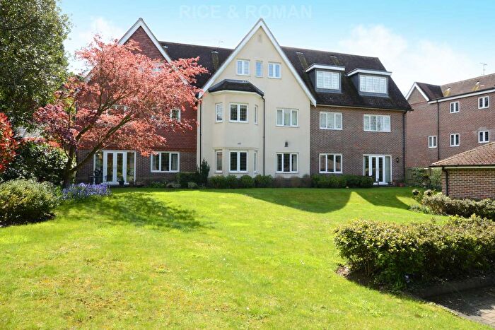 1 Bedroom Flat To Rent In Ashcroft Place, Leatherhead, KT22