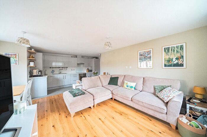 2 Bedroom Flat For Sale In Oakford Court, Henley-On-Thames, RG9