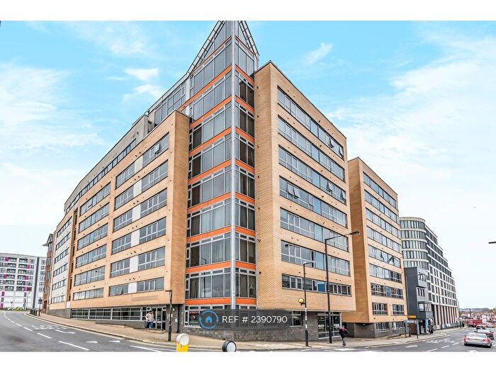 1 Bedroom Flat To Rent In Roxborough Heights, Harrow, HA1