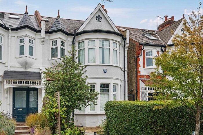 4 Bedroom Semi-Detached House To Rent In Springcroft Avenue London, N2