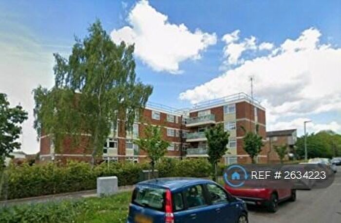2 Bedroom Flat To Rent In Alcester Court, Wallington, SM6
